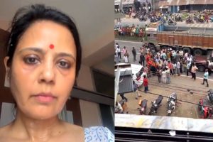 জানালা দিয়ে উড়ে আসা ডিমে ভিজল শাড়ি, কালীগঞ্জে এবার হামলার শিকার মহুয়া!