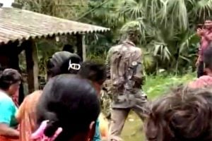 জ্যোতিষী থেকে কোটিপতি, তৃণমূল পঞ্চায়েত প্রধানকে ‘ডিমথেরাপি’, কাদা-গোবর মাখাল জনতা!