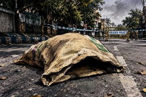 পার্ক স্ট্রিটে কুকুর-রহস্য! রাস্তায় পড়ে বস্তাবন্দি দেহ, ঘটনাস্থলে পুলিশ
