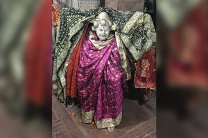 দেশের এই প্রাচীন মন্দির এড়িয়ে চলেন স্থানীয়রা, দেবীর দিকে তাকালে কেন হাড়হিম হয়ে আসে?