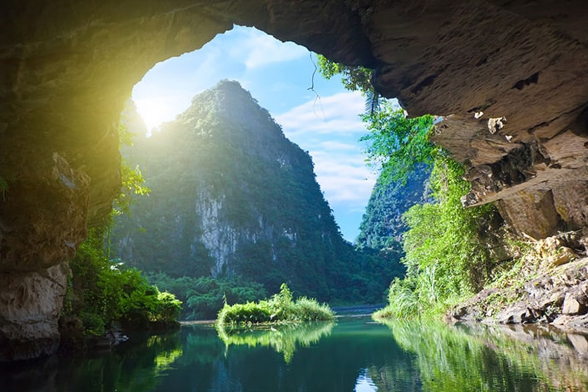 Researchers discover rare cave pearls in Vietnam Thang Cave