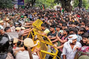 নাবালক, ‘স্বচ্ছ’ অতীতেও মুক্তি! তবে রেহাই পাবে না ‘দাগি’রা, নিট বিক্ষোভে ‘সুপ্রিম’ রায়