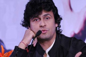 আজান বিতর্কে বয়কটের পর ‘সাবধানী’ সোনু! ‘ককরোচ’ বিক্ষোভের প্রশ্ন এড়াতেই কটাক্ষ