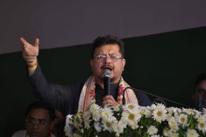 ‘প্রতি মাসে শহিদ পরিবারদের ১০ হাজার টাকা’, মমতাকে বিঁধে একুশের মঞ্চে বললেন ঋতব্রত