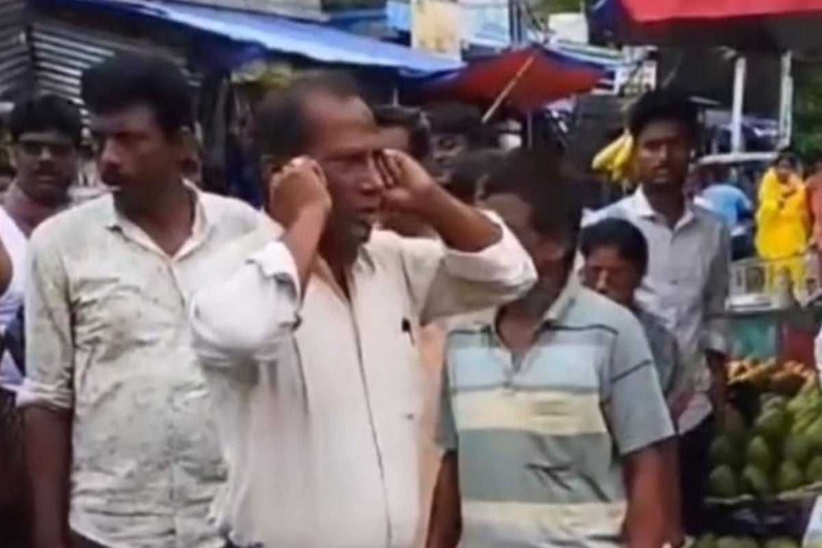 কাটমানি নেওয়ার অভিযোগ, ভরা রাস্তায় তৃণমূল নেতার কান ধরে ওঠবস!