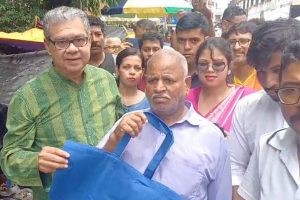‘পুরনো দিনে ফিরুন, থলে নিয়ে বাজার যান’, প্লাস্টিক ছেড়ে চটের ব্যাগ ব্যবহারের বার্তা স্বাস্থ্যমন্ত্রীর