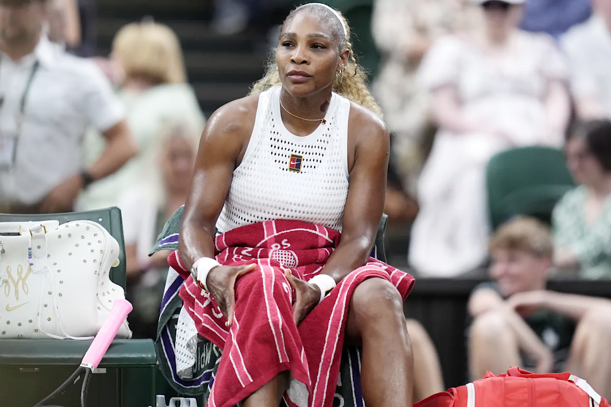 serena williams knee effusion fluid drainage explained