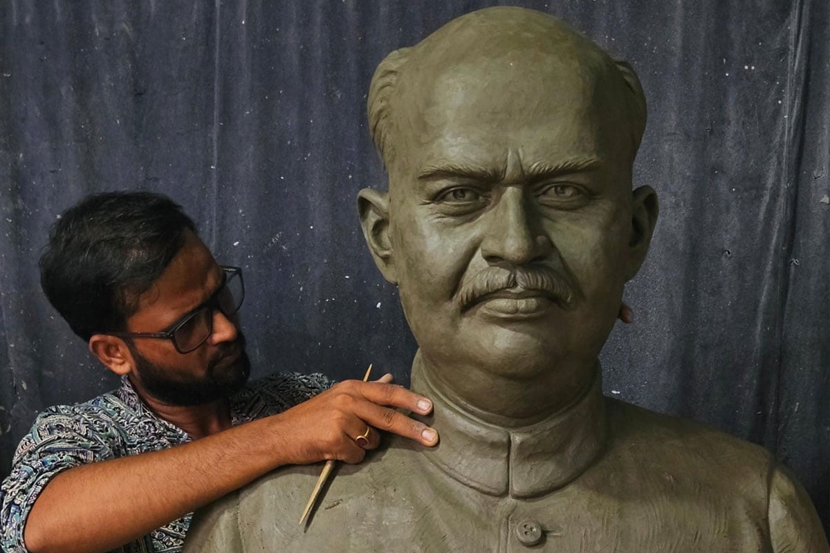 পালাবদলে বেড়েছে শ্যামাপ্রসাদের মূর্তির চাহিদা! জন্মদিনের আগে হিমশিম খাচ্ছেন শিল্পী