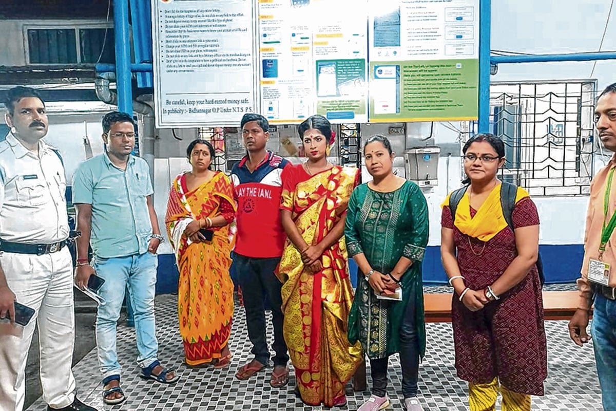 বাল্যবিবাহ রুখে ‘শিল্পী দিদিমণি’র হাফ সেঞ্চুরি পার, বললেন, ‘অসুখ থেকে সেরে উঠুক বাংলা’