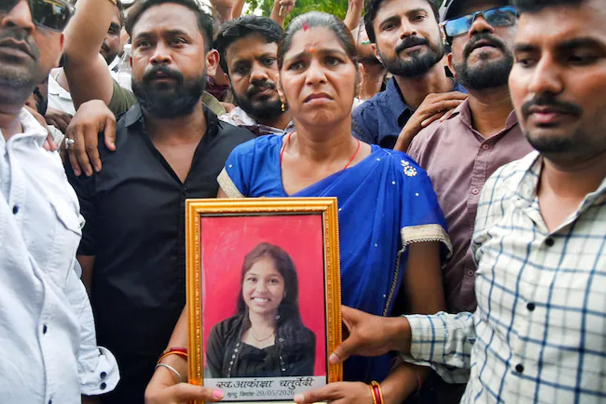 ‘ফাঁসিতে ঝোলানো হোক’, নিট বাতিলে আত্মঘাতী মেয়ে, সুবিচার চেয়ে পথে নামলেন মা