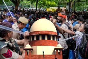 ‘আন্দোলন হলেই সেখানে লাঠিচার্জ করা যায় না’, বলল সুপ্রিম কোর্ট