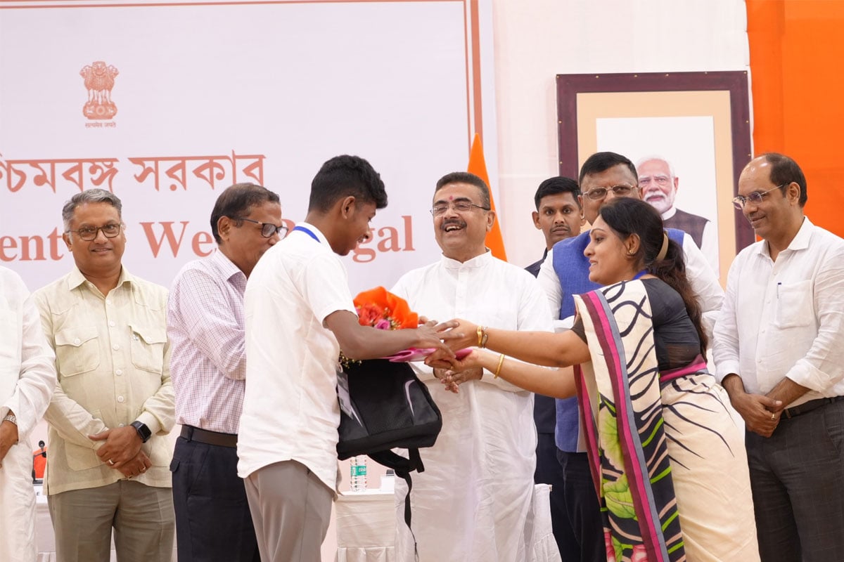 ১০০ জন নিট কৃতীকে সংবর্ধনা মুখ্যমন্ত্রীর, আগামীর চিকিৎসকদের জন্য কী ঘোষণা শুভেন্দুর?