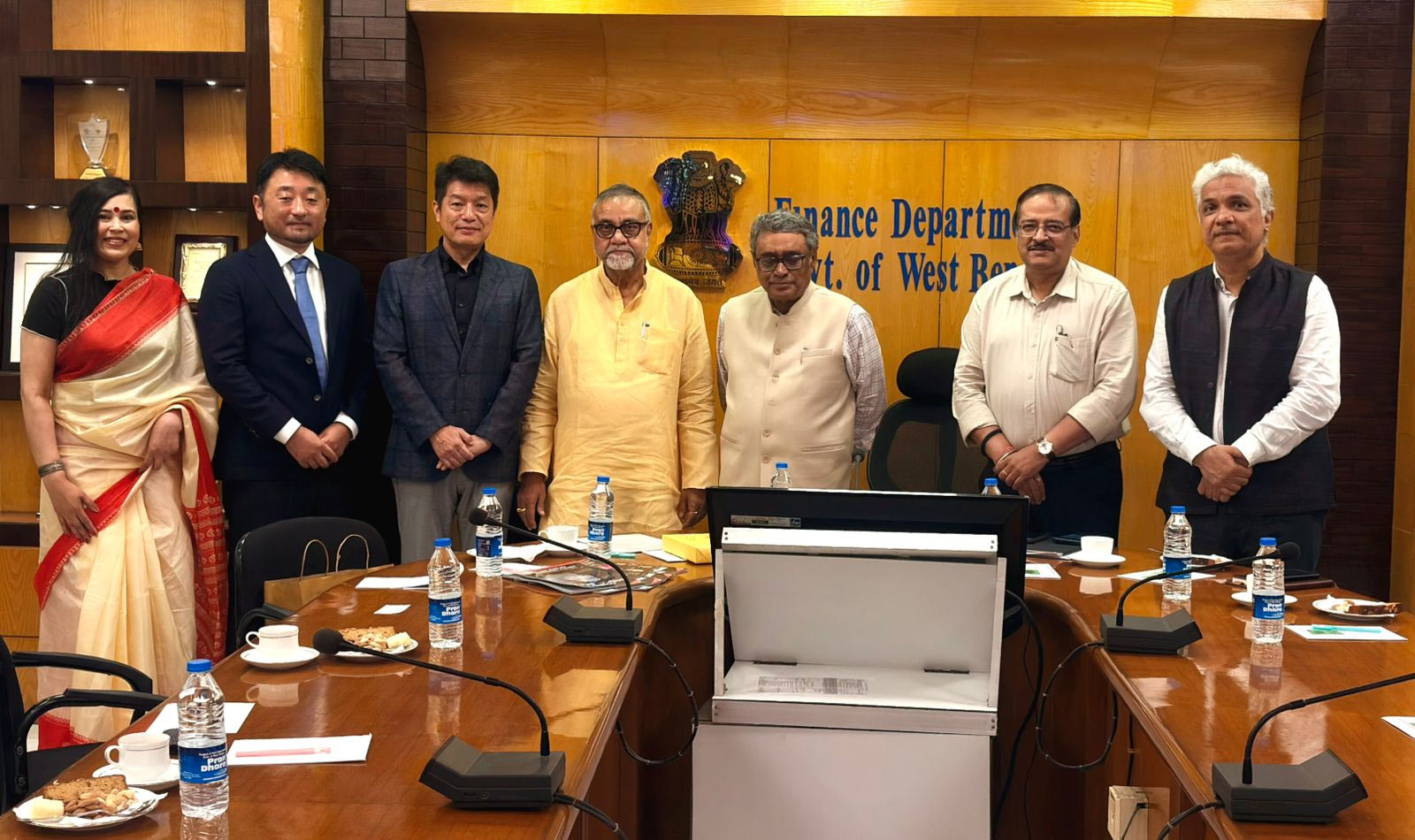 রাজ্যে সেমিকন্ডাক্টর কারখানা গড়বে মিৎসুবিশি! নবান্নে শুভেন্দুর সঙ্গে সাক্ষাতে অশোক টোডি