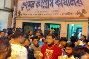 রাতের অন্ধকারে তৃণমূল কার্যালয় থেকে সাইকেলে করে নথি পাচার! হুলস্থূল নবদ্বীপে