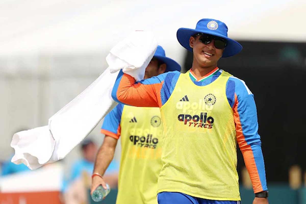 ‘বৈভব থাকলে প্যান্ট খুলে দিত’, বিস্ময় কিশোরকে বাদ দেওয়ায় নির্বাচকদের তোপ শাস্ত্রী-গাভাসকরের