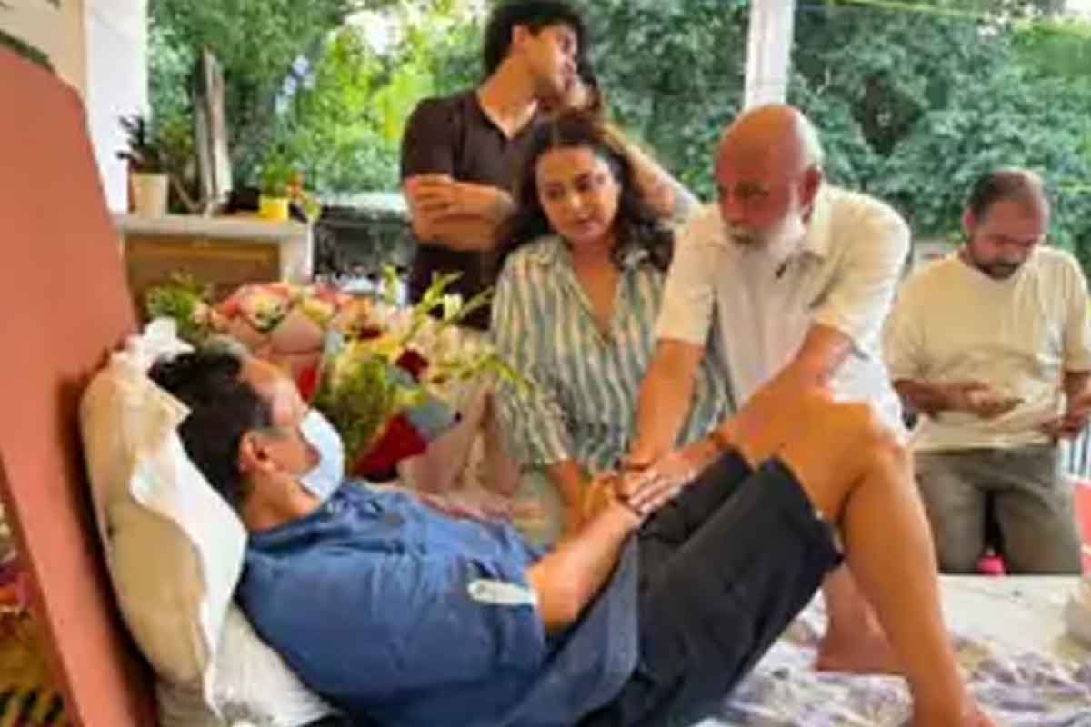 ‘শয্যাশায়ী’ সোনমের সঙ্গে দেখা করলেন স্বরা ভাস্কর, সরকারের উদাসীনতায় ক্ষুব্ধ বলিউড