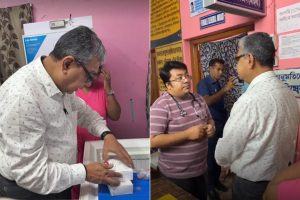 রাতবিরেতে আচমকা পূর্ব বর্ধমানের স্বাস্থ্যকেন্দ্রে হানা স্বাস্থ্যমন্ত্রীর! ঘেঁটে দেখলেন ওষুধের স্টক