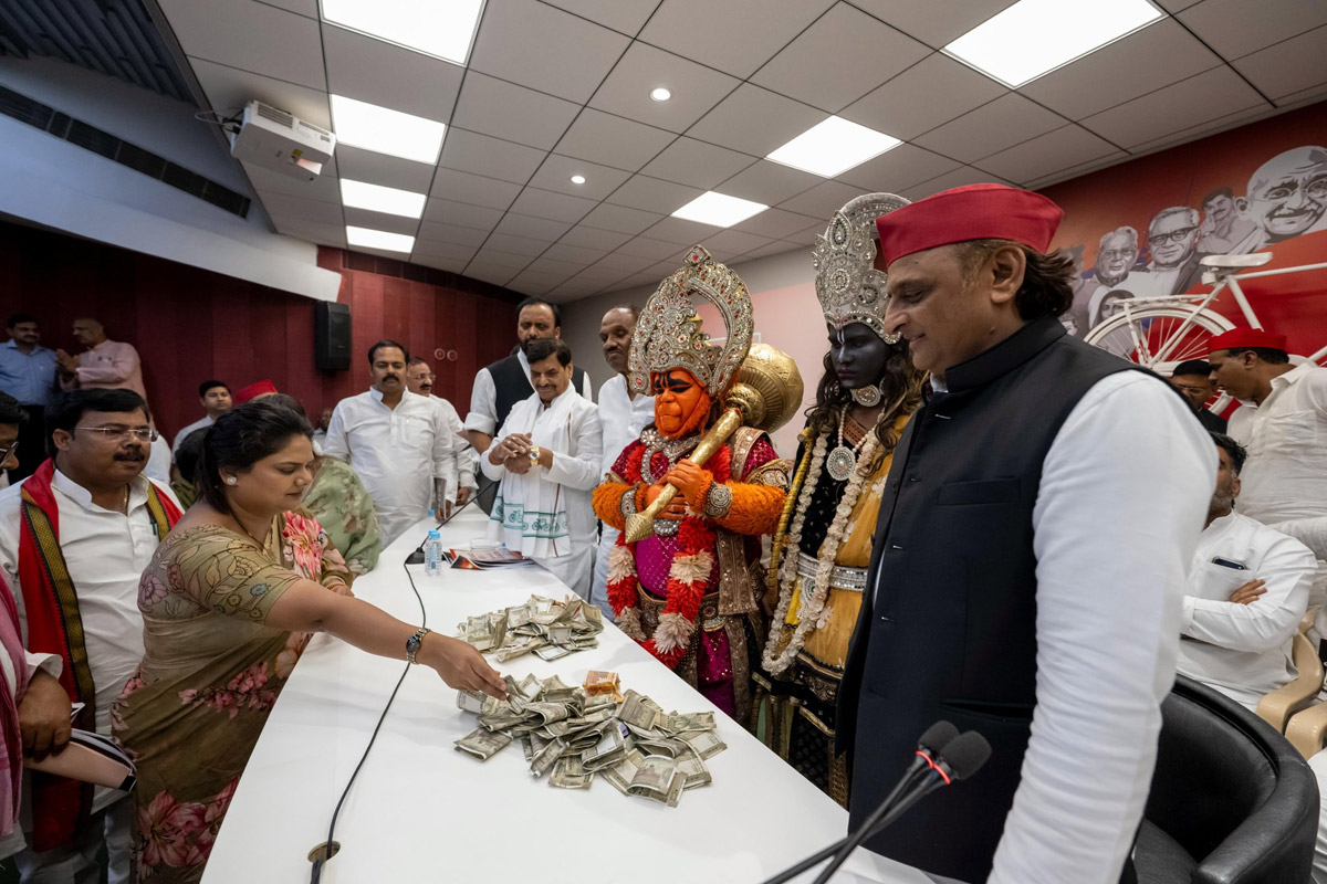 Akhilesh Yadav adopts soft Hindutva strategy ahead of Uttar Pradesh Election 2027