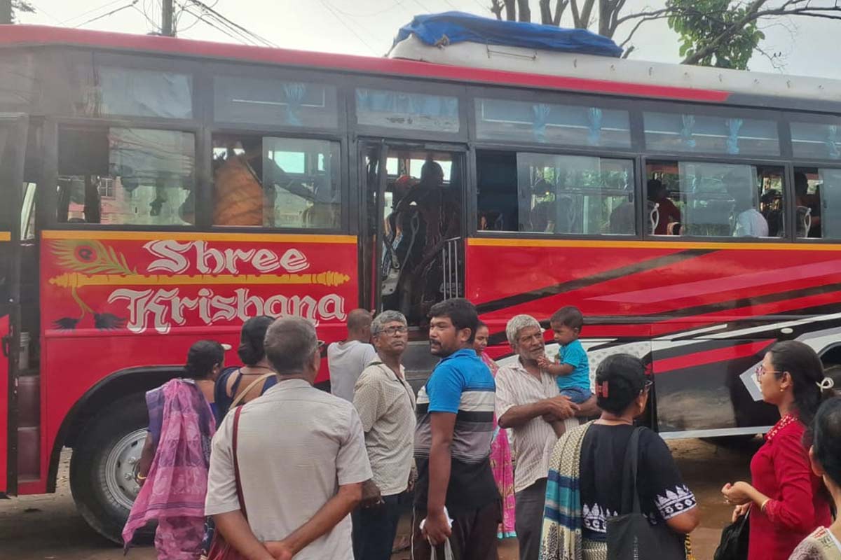 নেপালে জলপ্রলয়, বিপাকে আরামবাগের পর্যটক বোঝাই বাস, আতঙ্কে প্রহর গুনছে ৬০ পরিবার