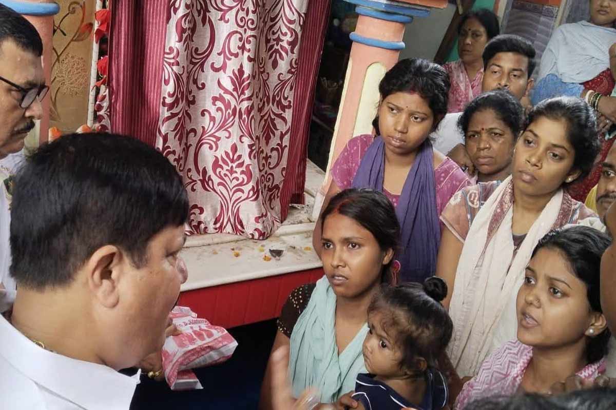 স্ত্রীকে চাকরি, অর্থ সাহায্য, সুনীল সিংয়ের নিহত আপ্ত সহায়কের পরিবারের পাশে অর্জুন