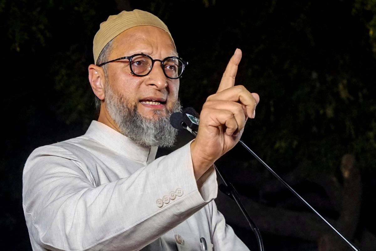 ‘আমাদের ধর্ম নিয়ে কথা বলার বিচারপতি কে?’ হিজাবে নিষেধাজ্ঞায় ফুঁসে উঠলেন ওয়েইসি