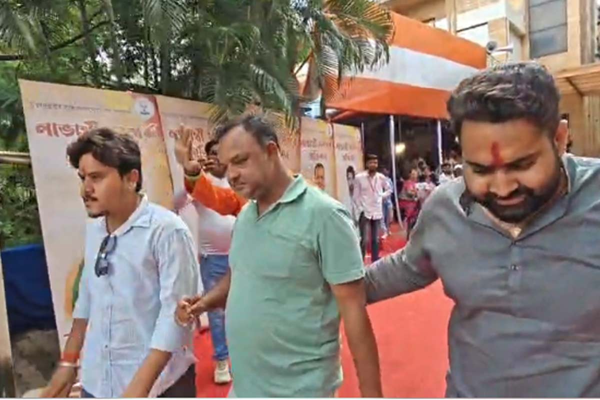 আসানসোলে বিজেপির কর্মসূচিতে কয়লা মাফিয়া আনোয়ার! টেনে সভাস্থল থেকে বের করল কর্মীরা