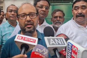 ‘বাবা চাইতেন না রাজনীতি করি, তবে ভবিষ্যতে…’, আশিস বন্দ্যোপাধ্যায়ের মৃত্যুতে কী ইঙ্গিত ছেলের?