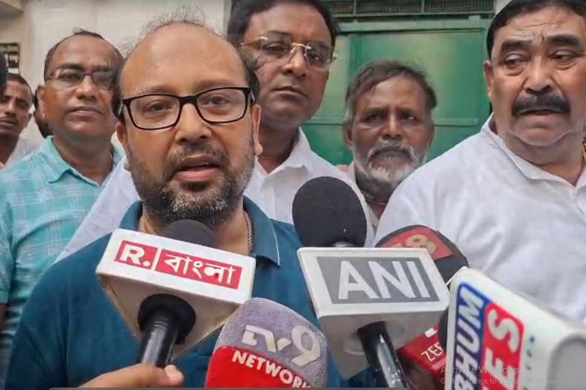 ‘বাবা চাইতেন না রাজনীতি করি, তবে ভবিষ্যতে…’, আশিস বন্দ্যোপাধ্যায়ের মৃত্যুতে কী ইঙ্গিত ছেলের?