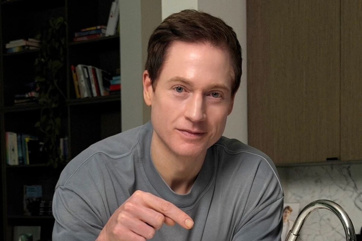 bryan johnson freezes girlfriends period blood research