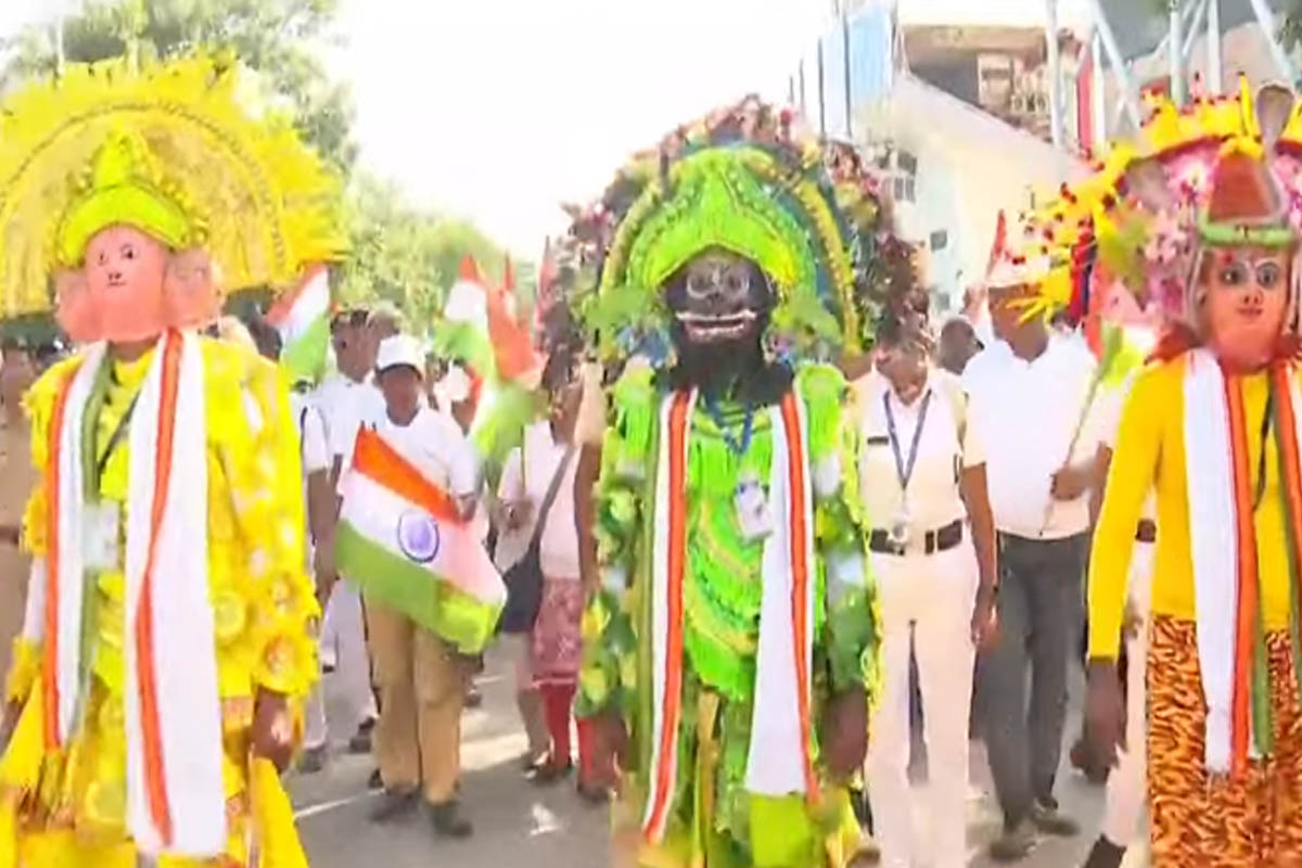 CM suvendu adhikari holds the national flag during the 'Har Ghar Tiranga' rally at Kolkata