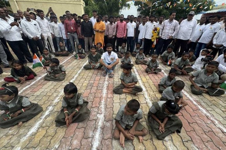 ‘স্কুল ঠিক করো’, সময়ের দাবি মেনেই দেশব্যাপী কর্মসূচি ‘আরশোলা’দের