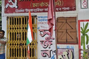 দলীয় পতাকার নিচে জাতীয় পতাকা! সিপিএমের ‘ঐতিহাসিক ভুলে’র ভিডিও পোস্ট করে তোপ বিজেপির