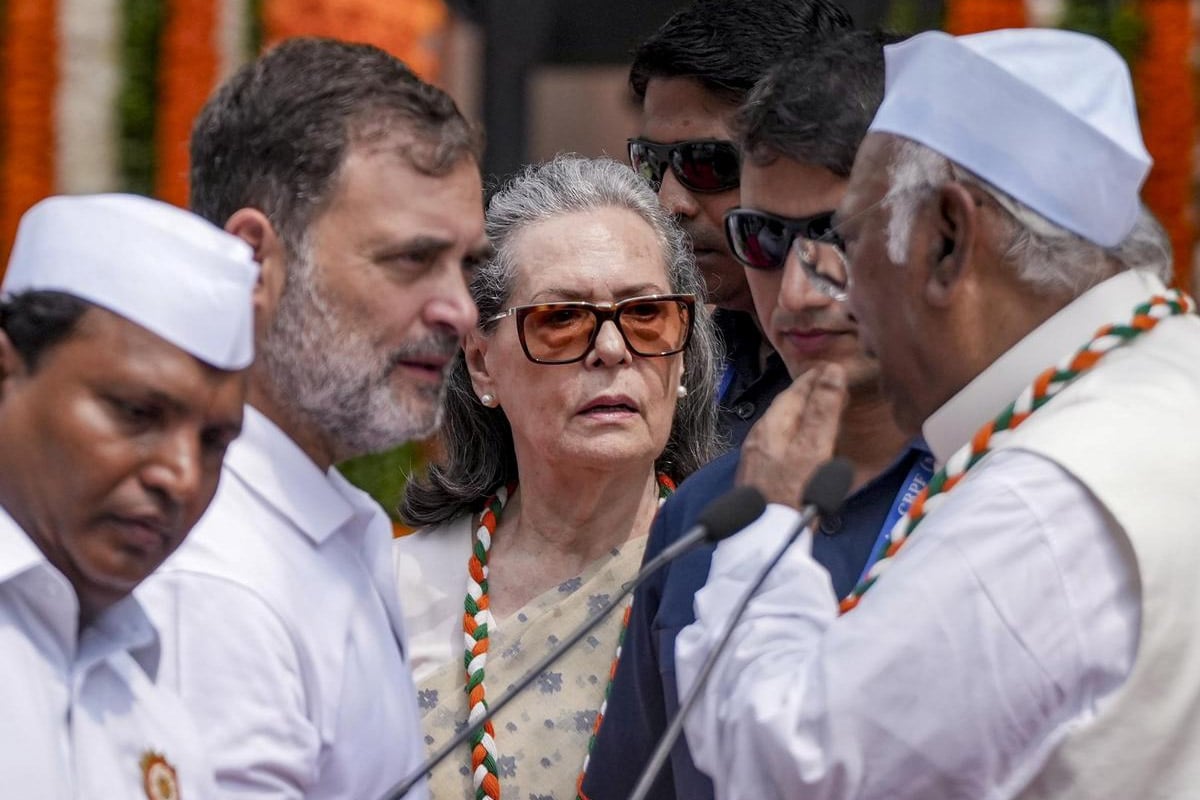 সরকারকে চ্যালেঞ্জ, পুরো গান নয়, ‘বন্দে মাতরমে’র দুটি স্তবকই গাইবে কংগ্রেস!