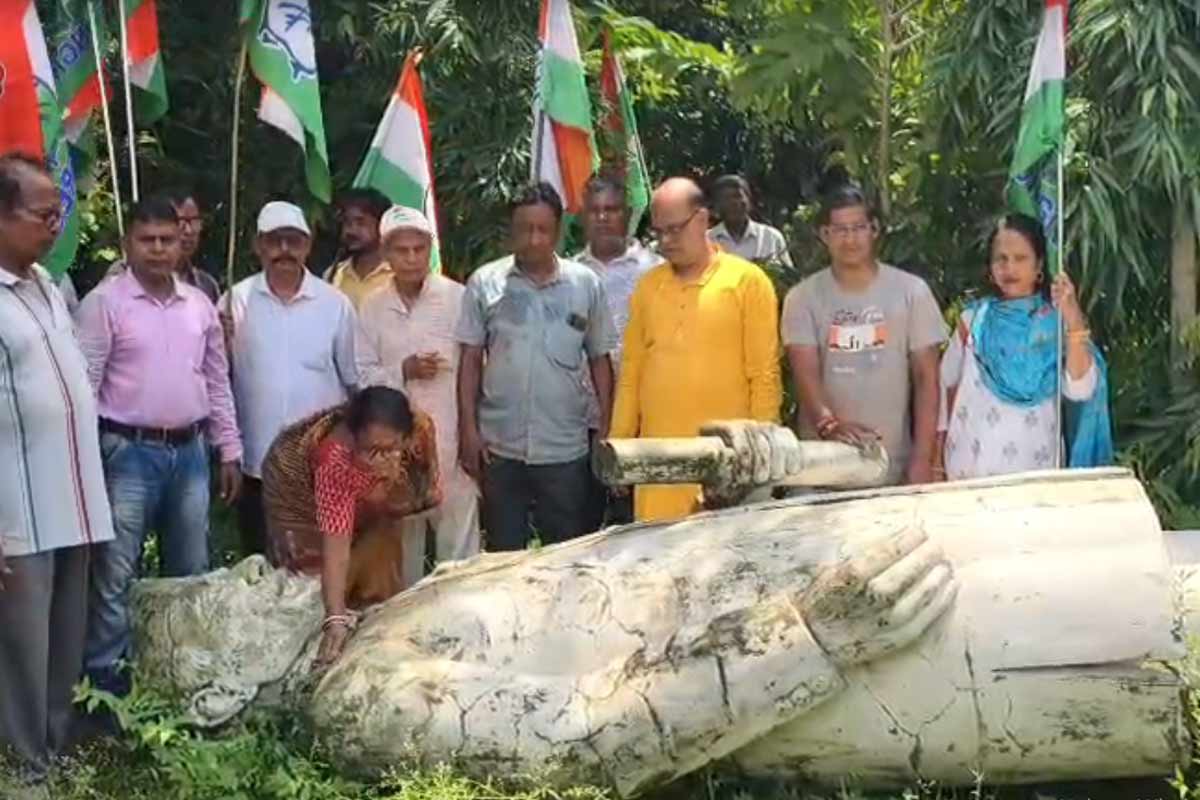 দুর্গাপুরের ভাঙা হল নেহরুর মূর্তি! ‘পুলিশকে ২৪ ঘণ্টার মধ্যে প্রতিস্থাপন’, পুলিশকে ডেডলাইন কংগ্রেসের