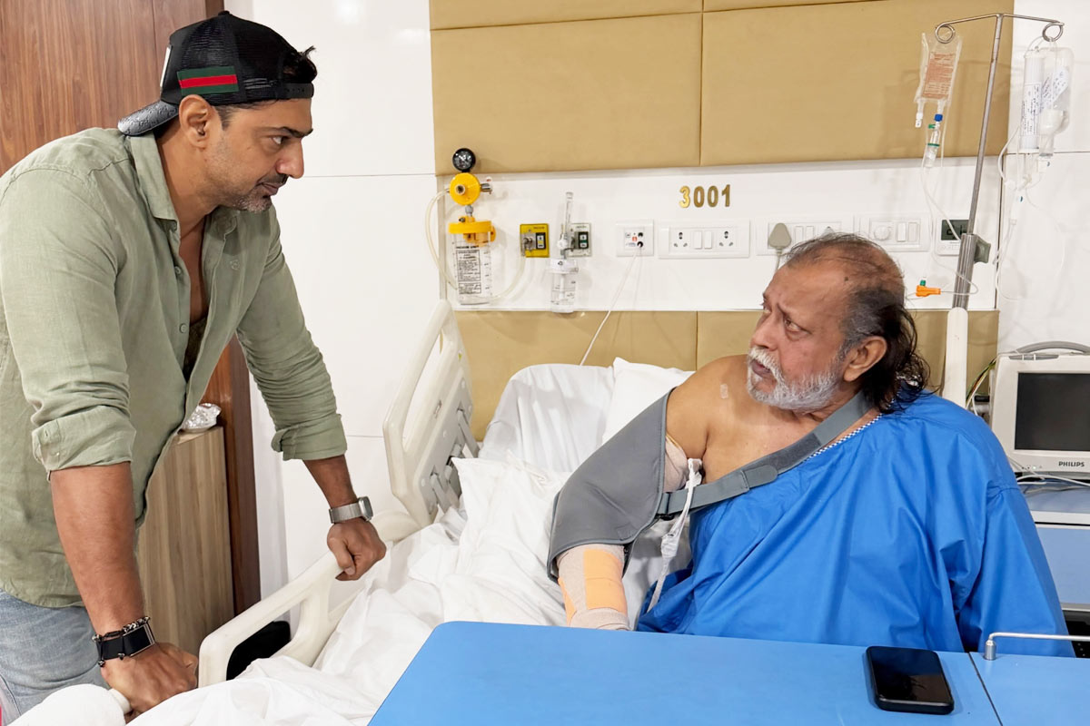 ‘তুমি বাবার মতোই…’, অসুস্থ মিঠুনকে হাসপাতালে দেখতে গিয়ে আবেগপ্রবণ দেব