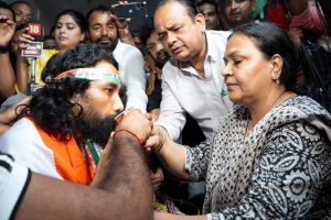 ১৬ দিন পর অনশন ভাঙলেন দেবেন্দ্র, পরীক্ষা বাতিলের সিদ্ধান্তে উঠতে পারে আন্দোলনও