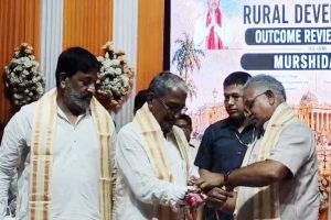 ‘বিদ্রোহী’ আবু তাহের এবং খলিলুরের হাতে রাখি পরালেন দিলীপ, ফের নয়া সমীকরণ?