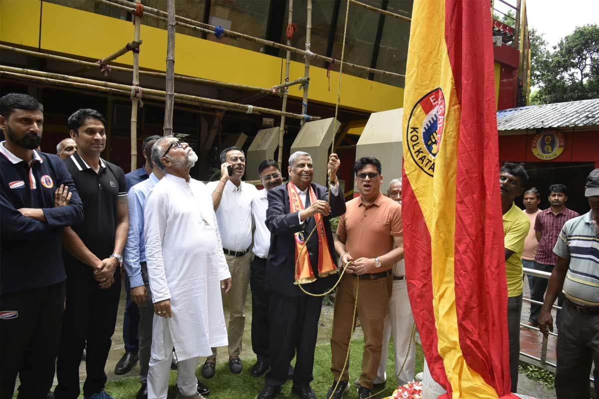 ডুরান্ড জয়ের উদযাপন ইস্টবেঙ্গলে, ক্লাব তাঁবুতে পতাকা উত্তোলনে সমর্থকদের ঢল