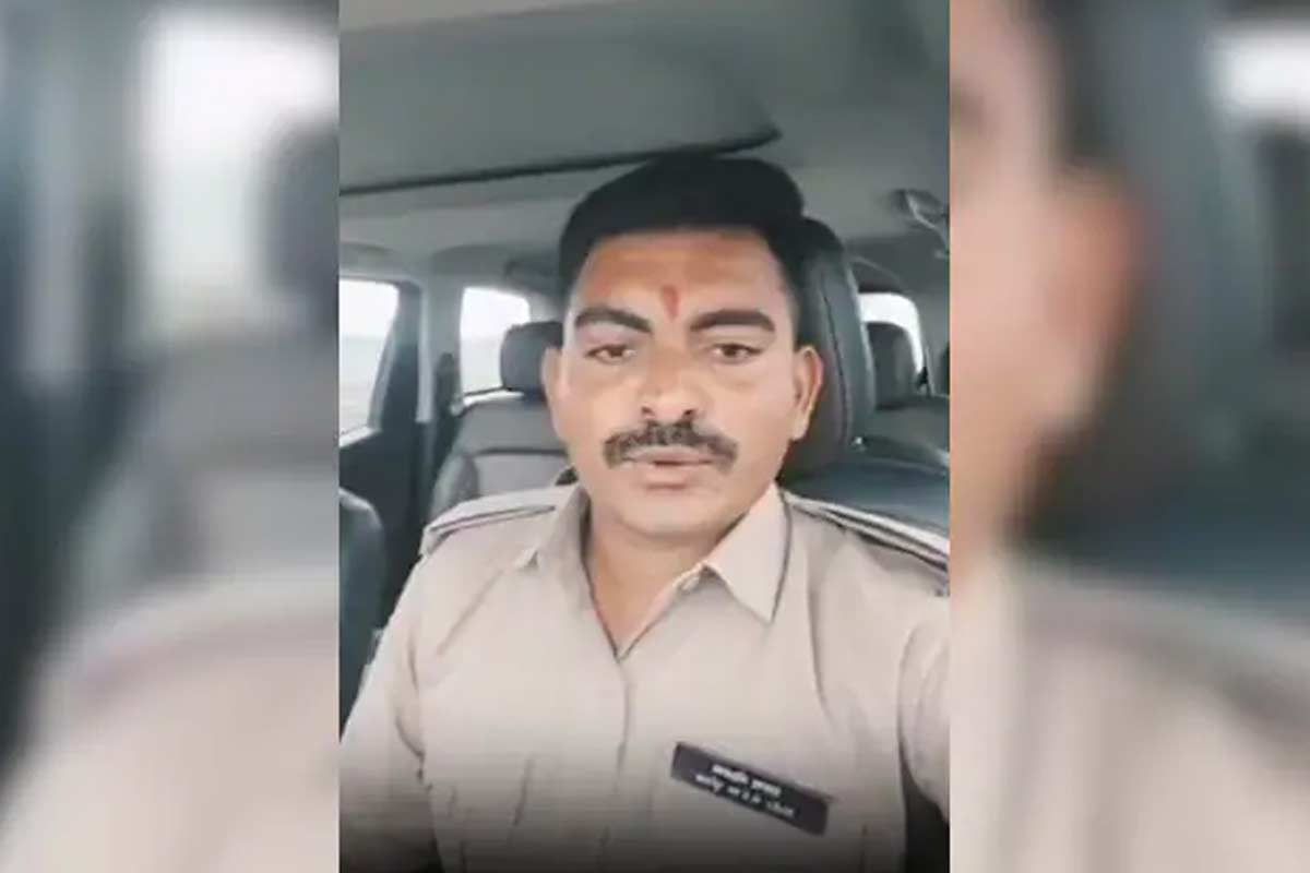 সংঘের পাশে দাঁড়াতে ইস্তফা কনস্টেবলের, মোদি ২০২৯-এ না জেতা পর্যন্ত থাকবেন খালি পায়ে!