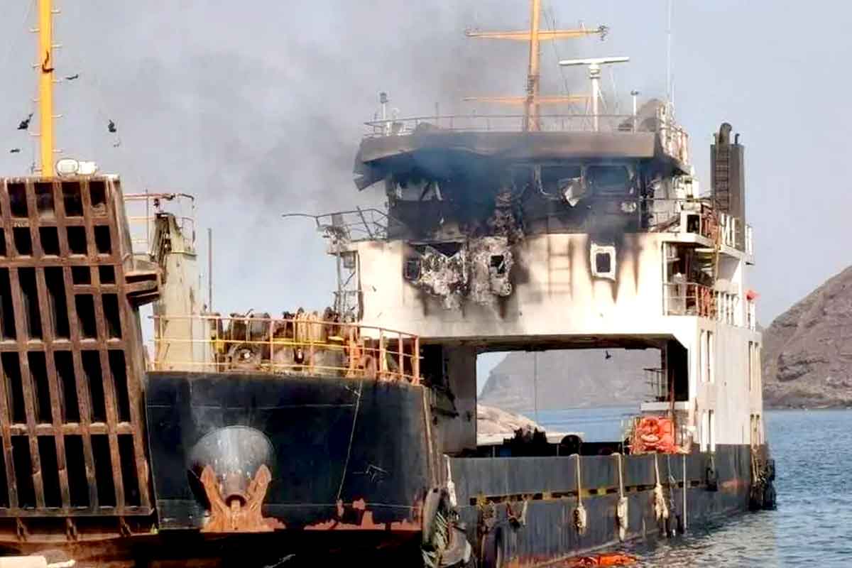 সৌদির অস্ত্রবাহী জাহাজে হাউথির হামলা, ‘বাব আল-মান্দেবে’ ৩ পাকিস্তানি-সহ ৬ জনের মৃত্যু