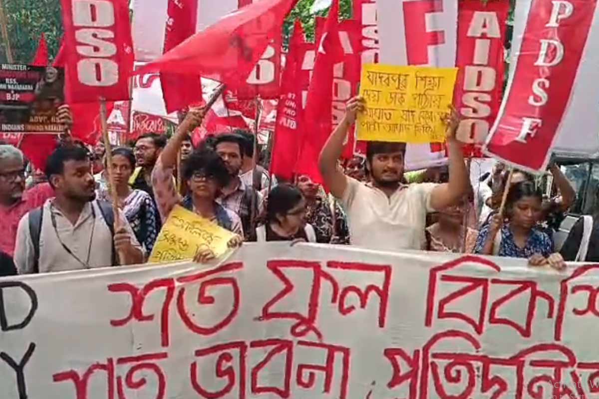 যাদবপুরে ‘আজাদি’ স্লোগান, প্রতিবাদের নামে যাদবপুরে বহিরাগত ঢোকাচ্ছে বামেরা! ‘দ্বিখণ্ডিত’ জুটা