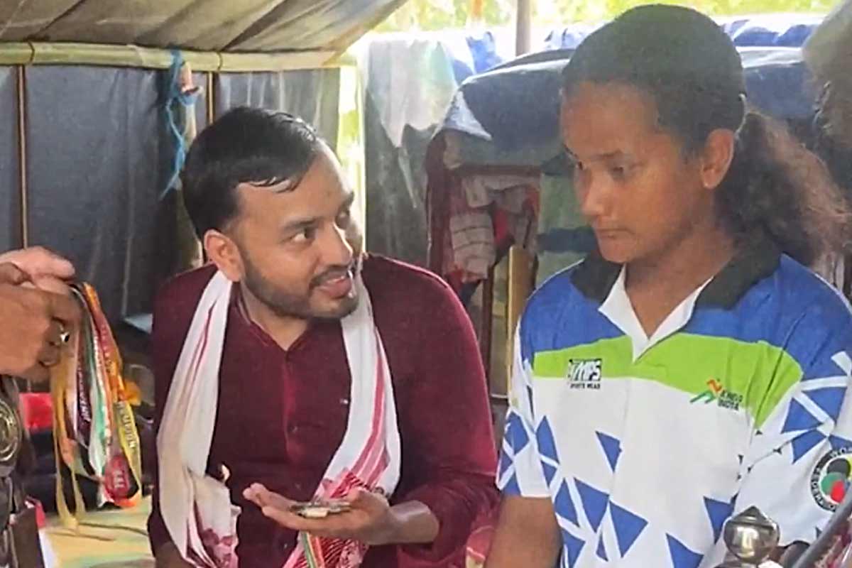 বন্যায় ভেসেছে ঘর, ত্রাণশিবিরে আশ্রয়, সেই অসম থেকেই জাতীয় ক্যারাটেতে সোনা জনমণির