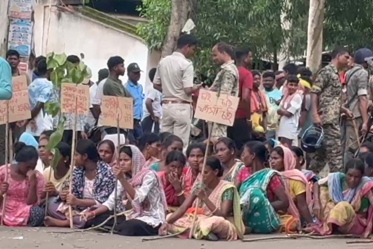 ঝাড়গ্রামে নাবালিকাকে ধর্ষণ! গ্রেপ্তার অভিযুক্ত, প্রতিবাদে রাস্তা অবরোধ আদিবাসীদের