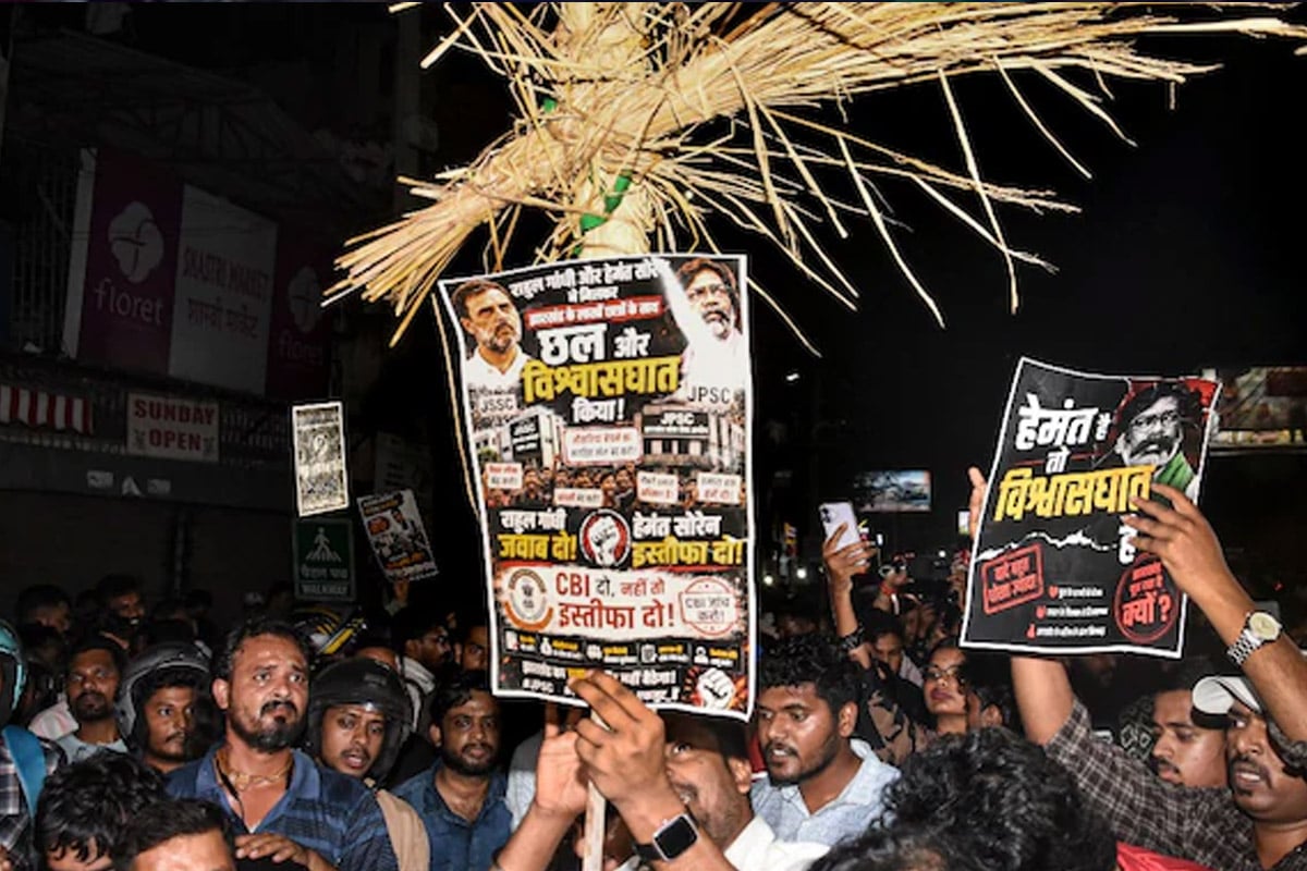 ‘আমাদের ধোঁকা দিয়েছে’, ফের পড়ুয়া বিক্ষোভ ঝাড়খণ্ডে, পুড়ল রাহুল-হেমন্তর কুশপুতুল
