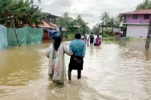ভূমিধস-বন্যায় বিপর্যস্ত কেরল, দুর্যোগের বলি ৮, দুই শতাধিক আশ্রয় শিবিরে অসংখ্য মানুষ