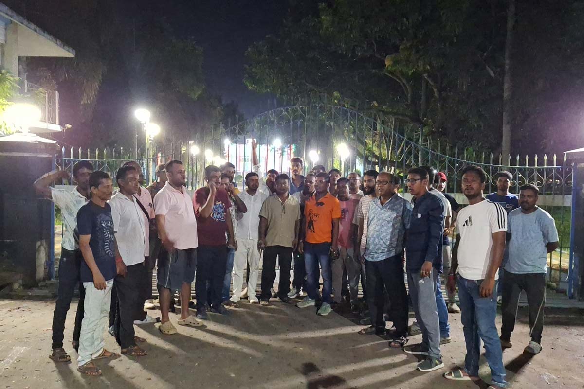 সার্কিট হাউসে মহুয়াকে ঘর ছাড়তে ‘চাপ’, বাইরে ‘গো ব্যাক’ স্লোগান! উত্তেজনা কৃষ্ণনগরে