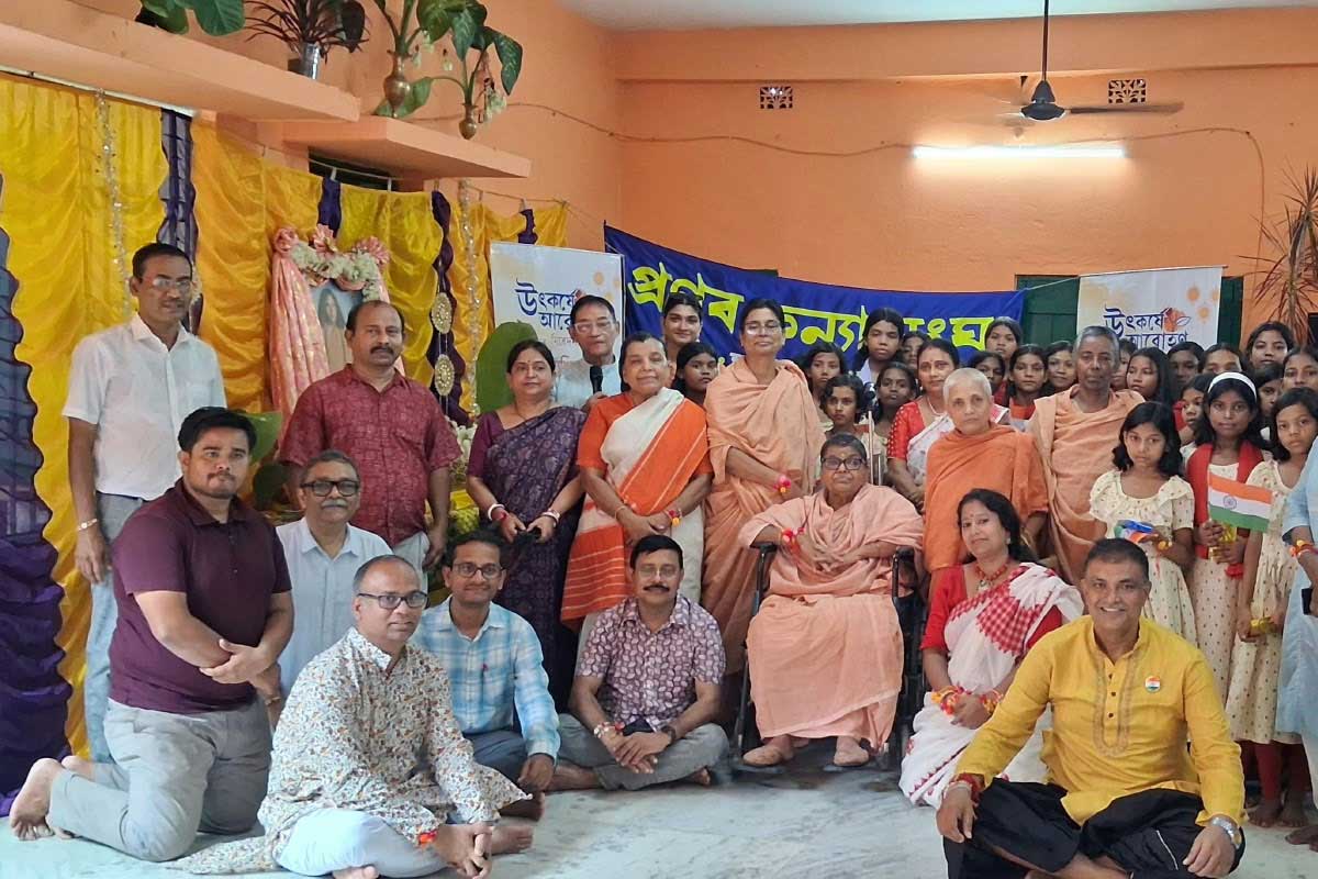 মধ্যমগ্রামে ব্যতিক্রমী রাখি উৎসব, আবাসিক ছাত্রীদের নিয়ে সম্প্রীতি ও মানবিকতার পাঠ