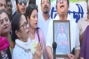 হালিশহরের পর শ্যামবাজার, নেতাজিকে শ্রদ্ধাজ্ঞাপন সেরে ফেরার পথে মমতাকে লক্ষ্য করে ‘চোর’ স্লোগান