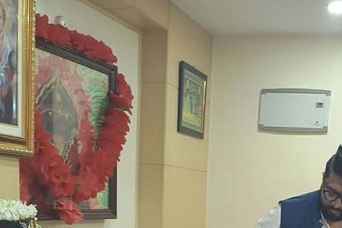 Ritabrata's faction pays tribute to Rabindranath Tagore at Metropolitan TMC Bhavan