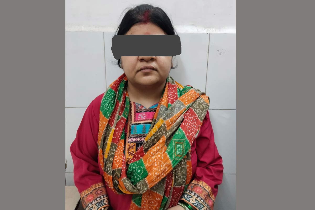রক্ষকই ভক্ষক! চেতলায় গ্রাহকের অ্যাকাউন্ট থেকে লাখ লাখ টাকা ‘চুরি’, গ্রেপ্তার ব্রাঞ্চ ম্যানেজার